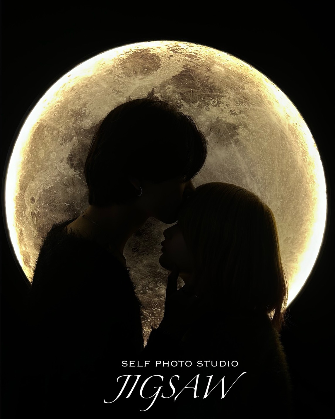 月のシルエット